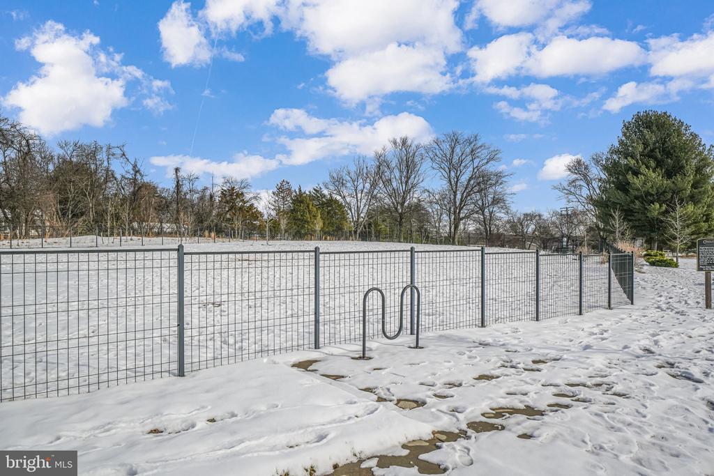 8328 Meadowood Dr