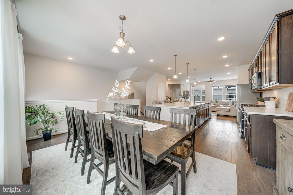 8328 Meadowood Dr