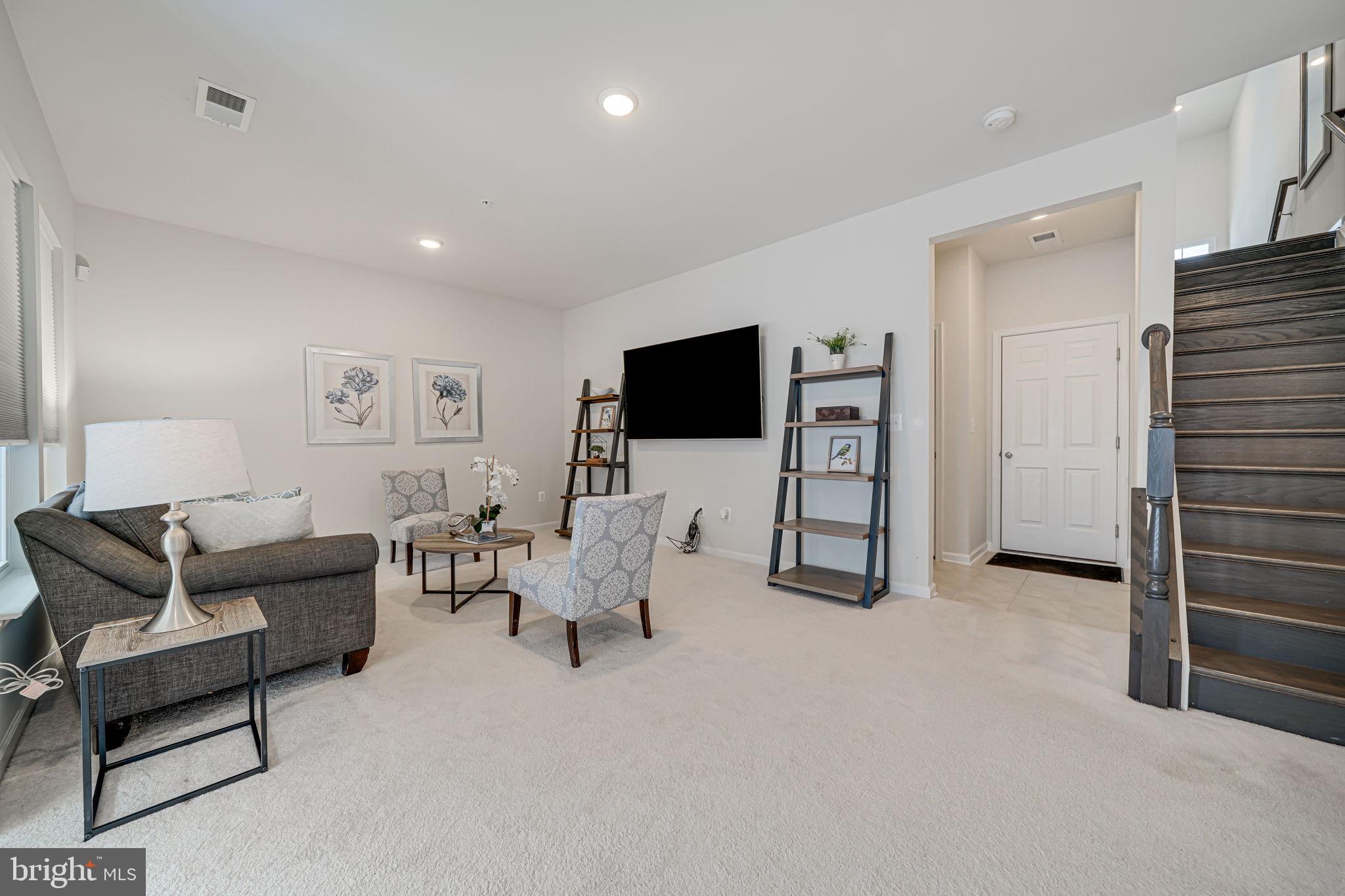 8328 Meadowood Dr