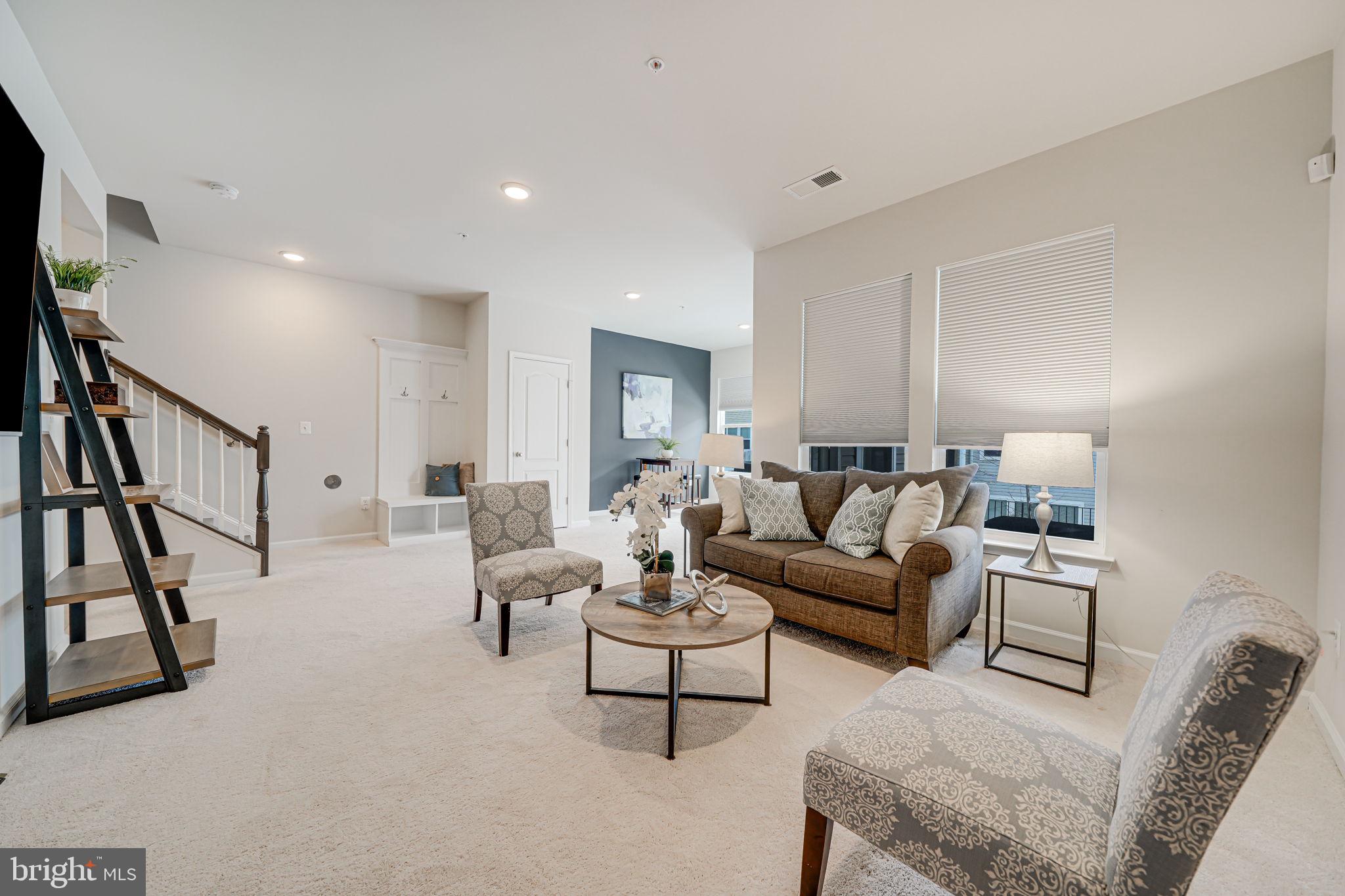8328 Meadowood Dr