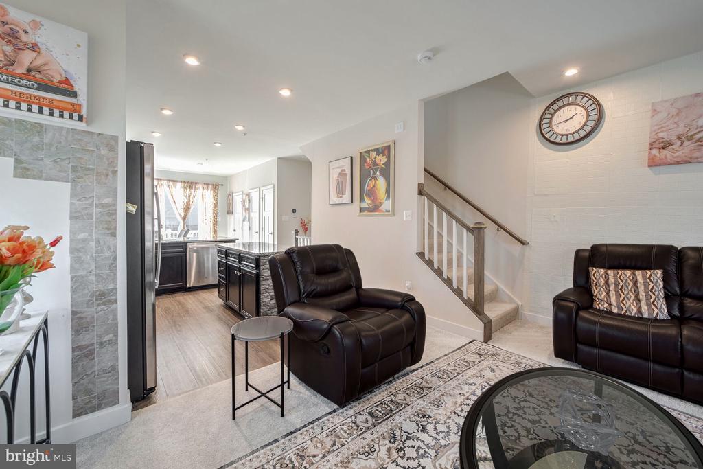 636 LAKEMONT DR