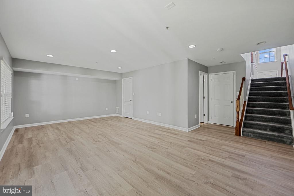1036 PULTNEY LANE