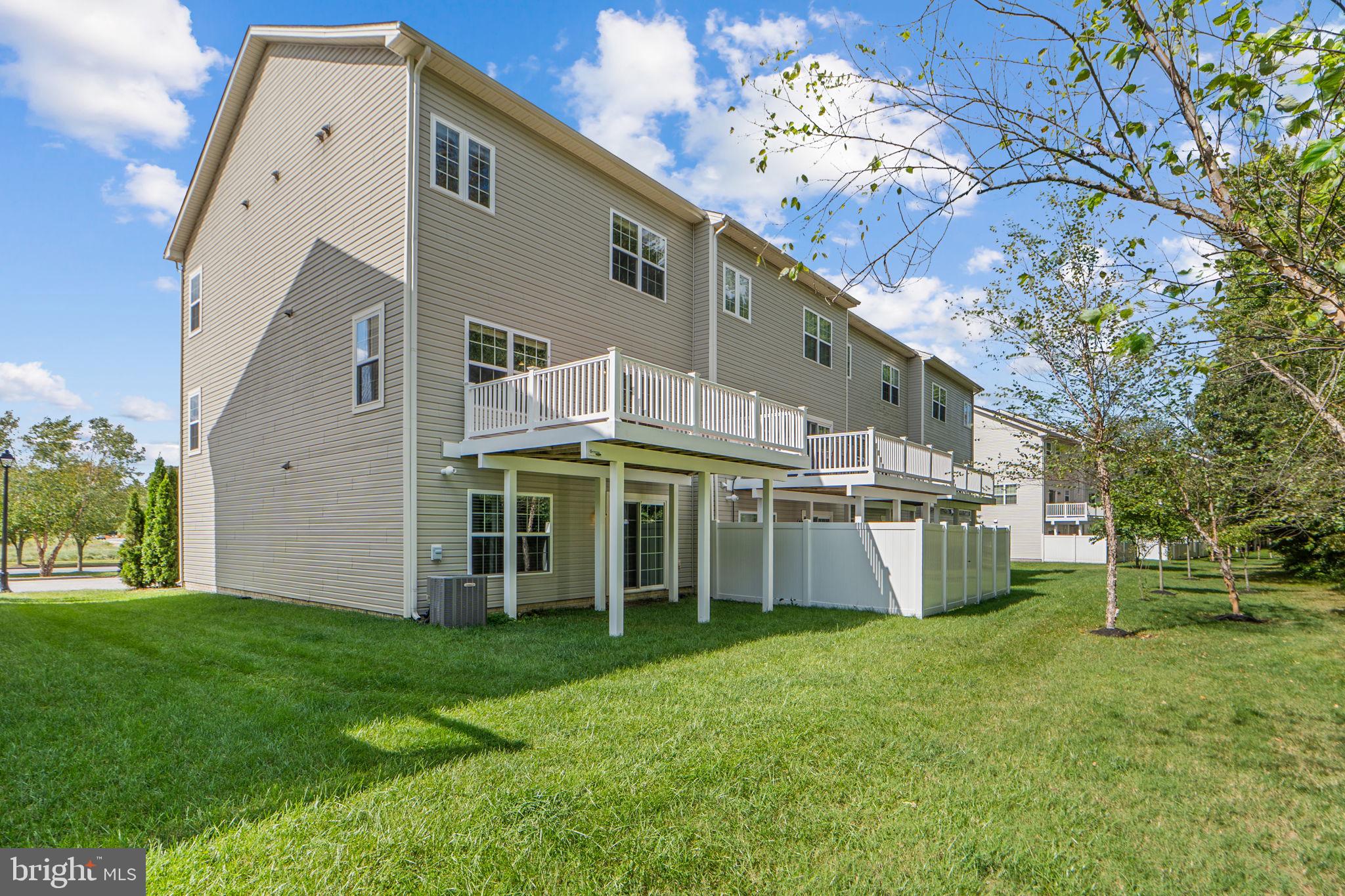 1036 PULTNEY LANE