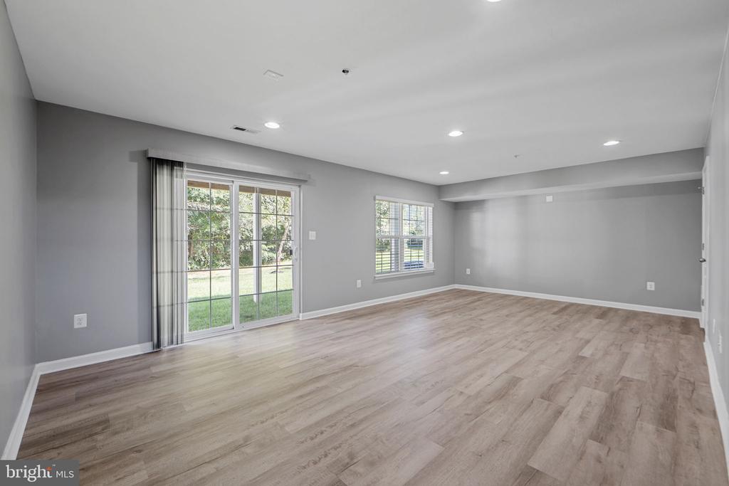 1036 PULTNEY LANE