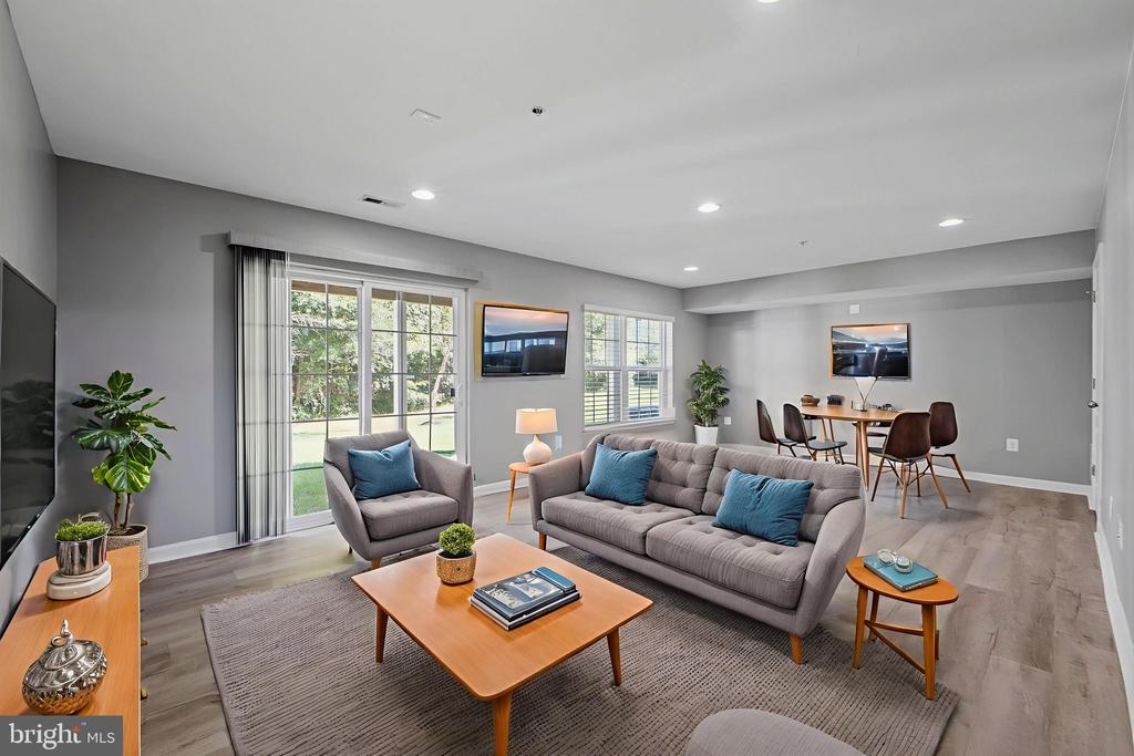 1036 PULTNEY LANE