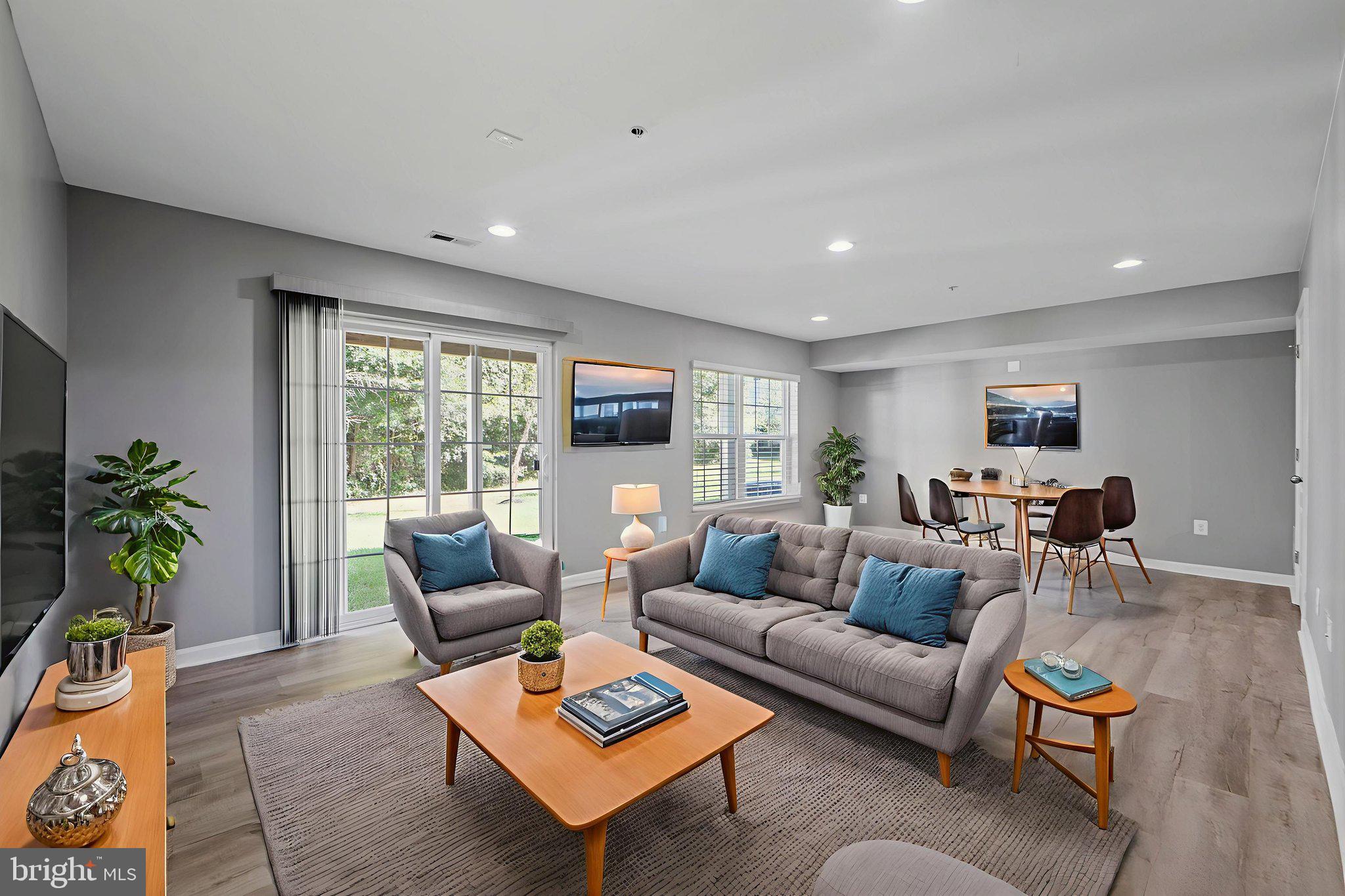 1036 PULTNEY LANE