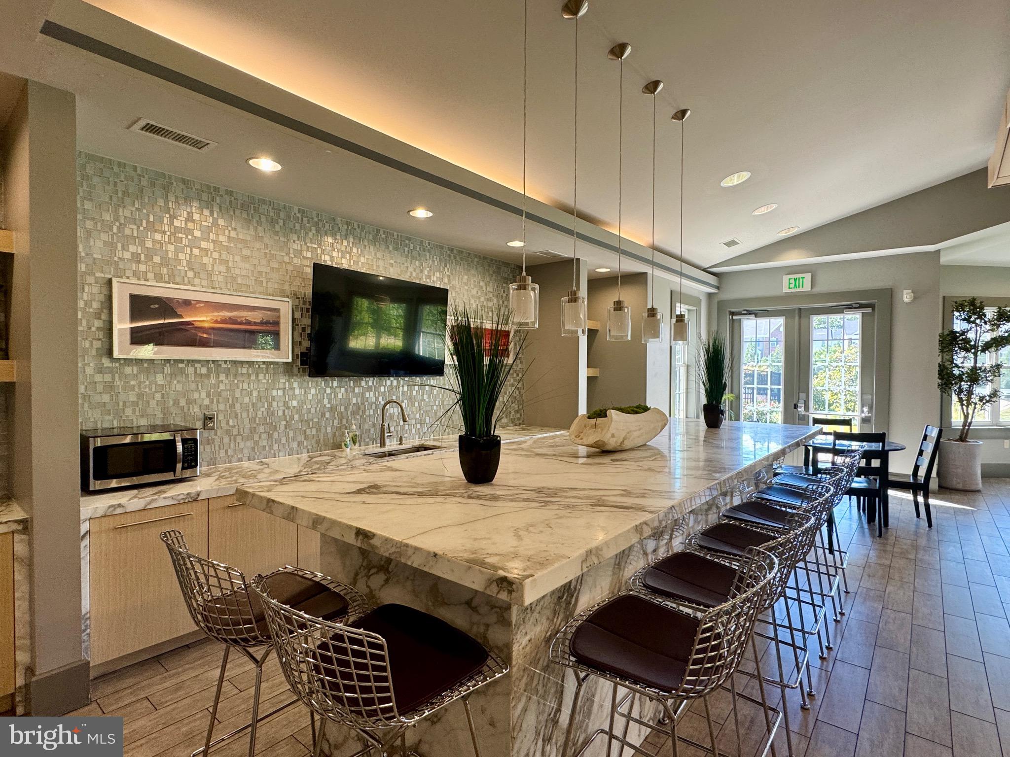 1036 PULTNEY LANE