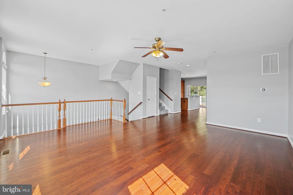 1036 PULTNEY LANE