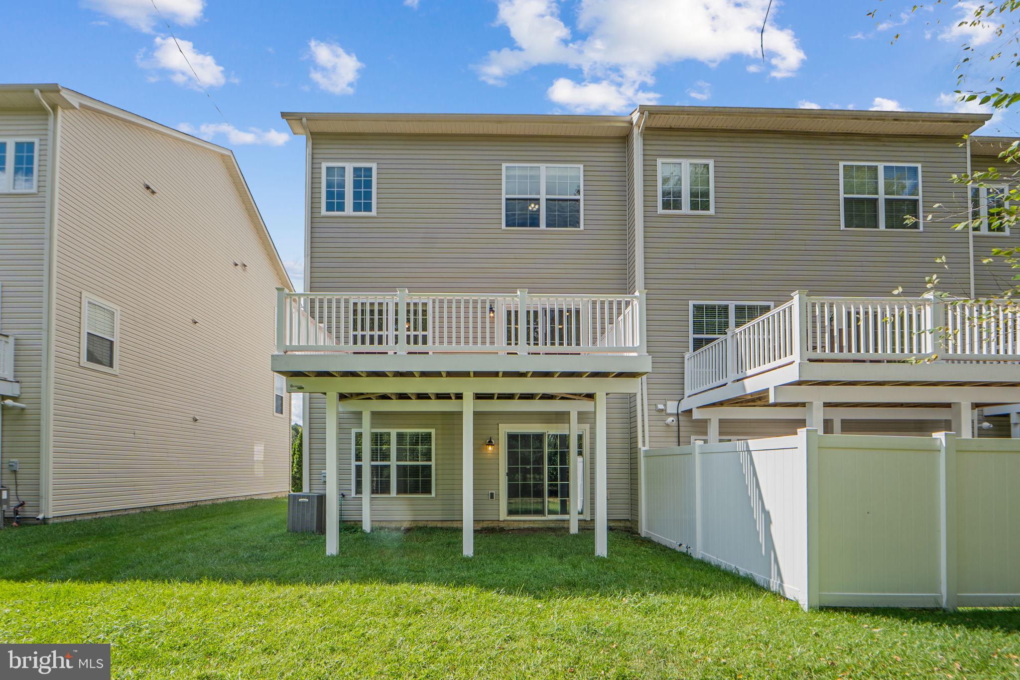 1036 PULTNEY LANE