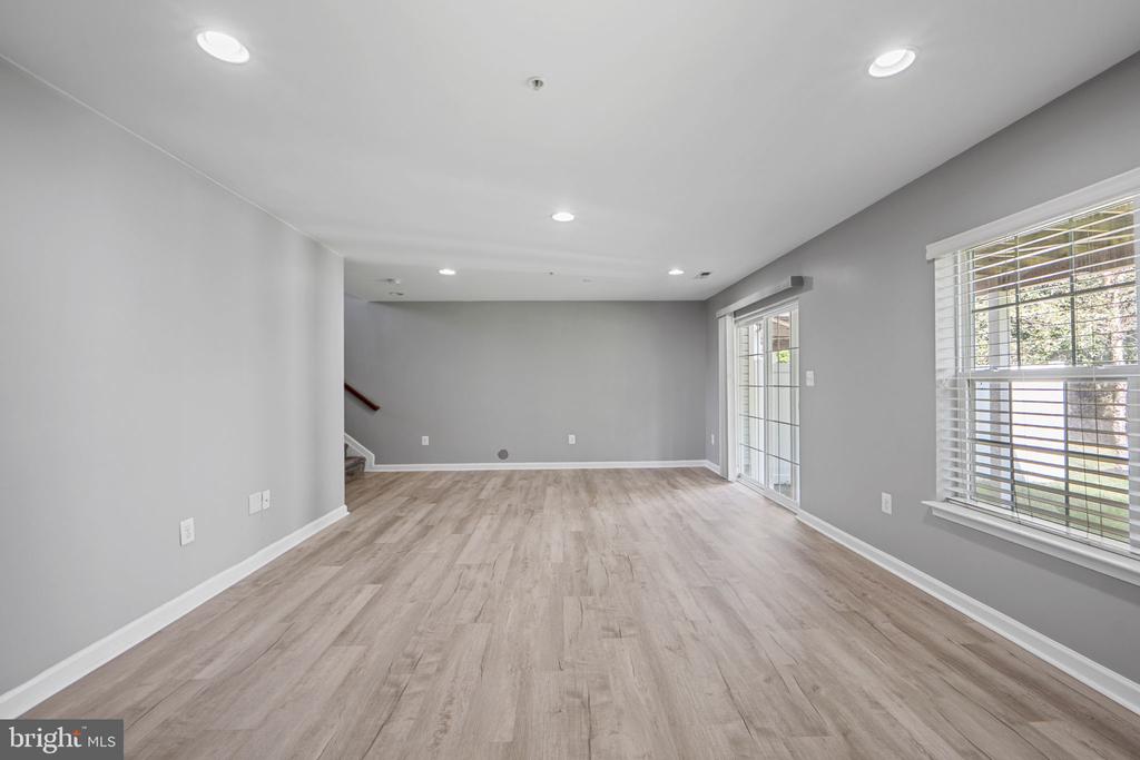 1036 PULTNEY LANE