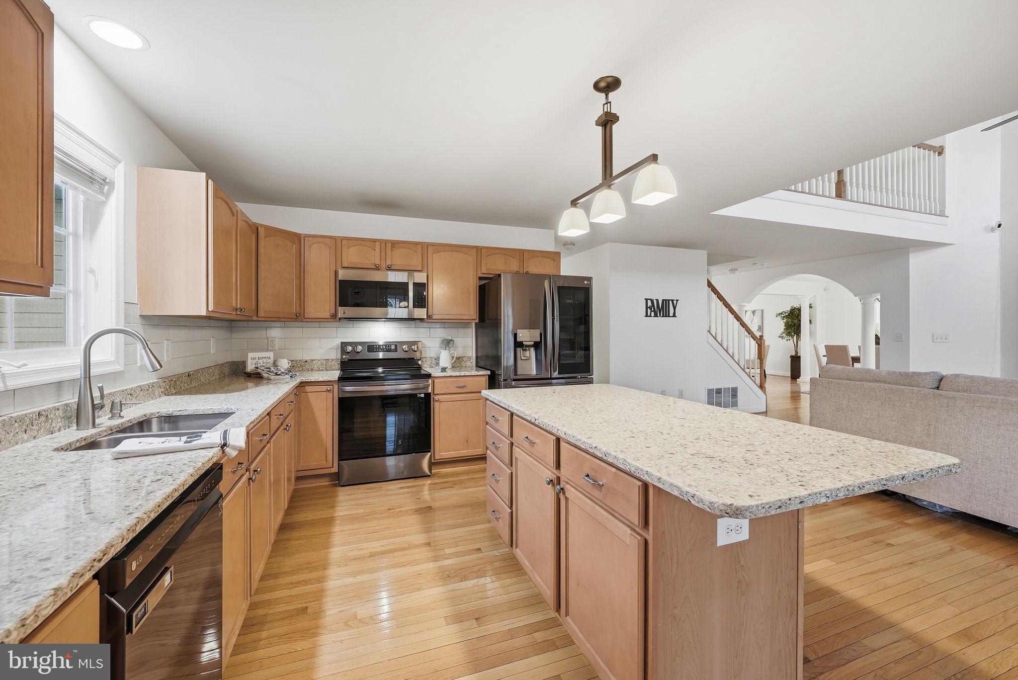 1110 THOMPSON AVENUE A