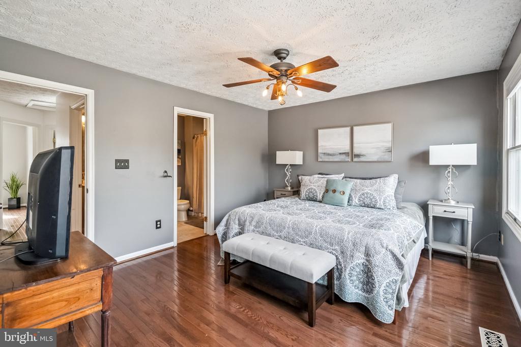 1244 SWANHILL COURT