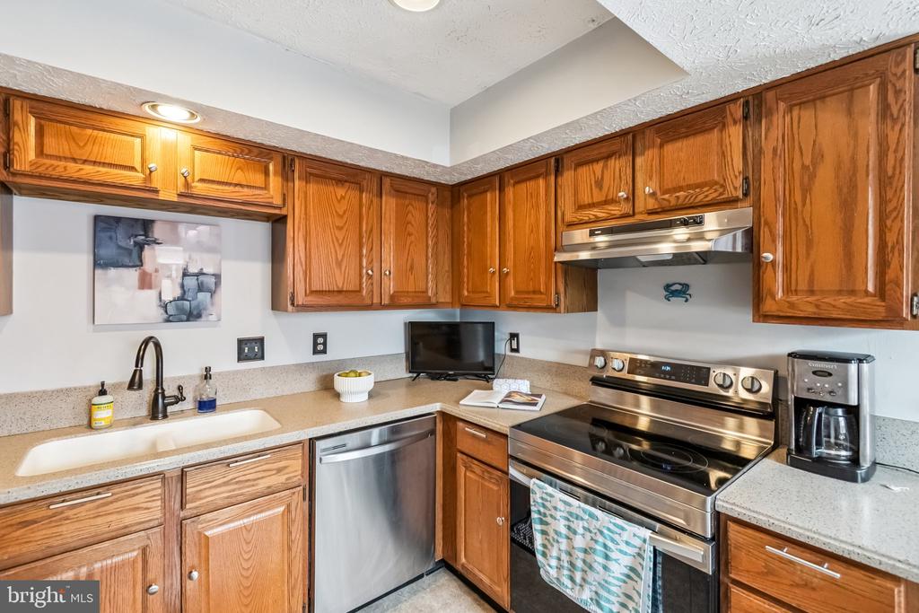 1244 SWANHILL COURT
