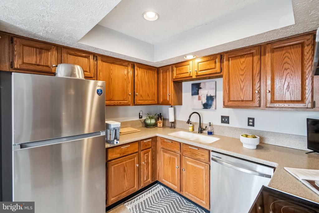1244 SWANHILL COURT