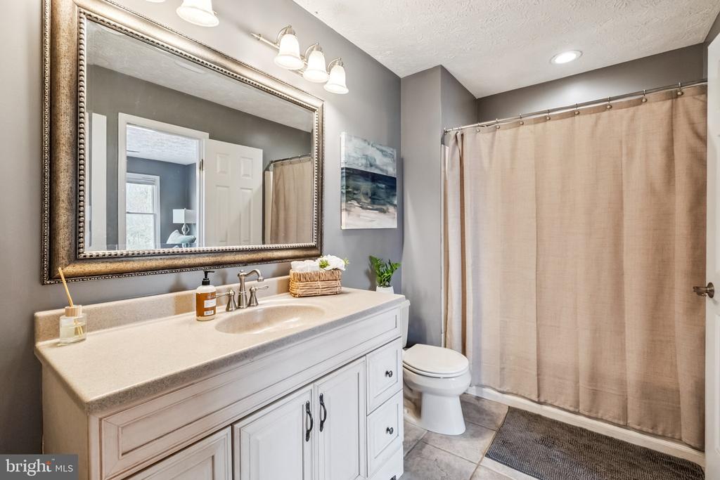 1244 SWANHILL COURT