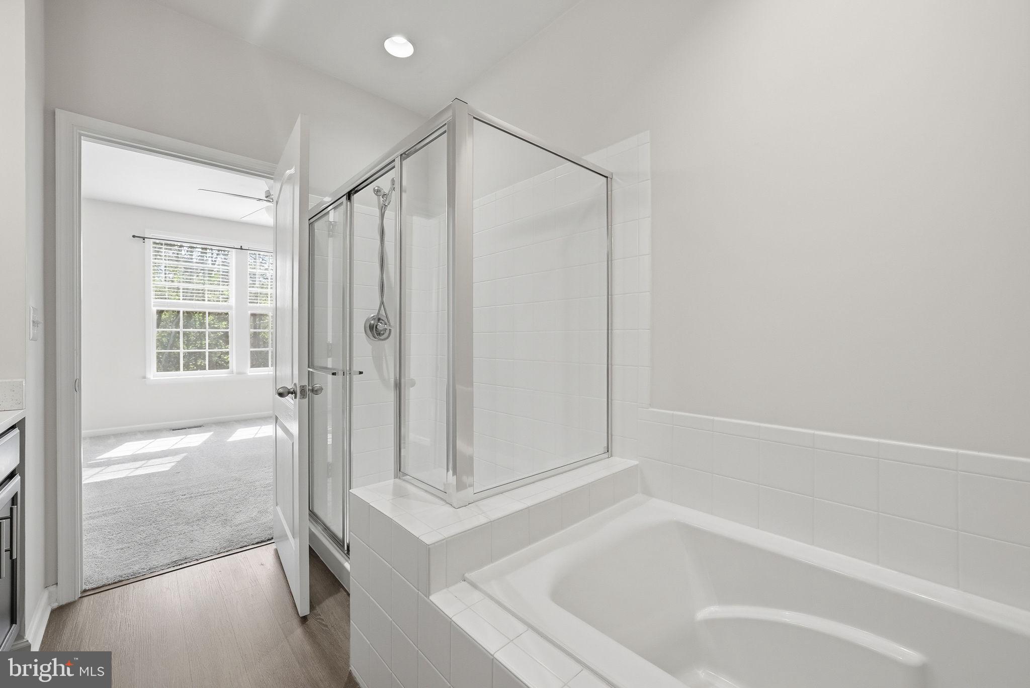 8219 HOLLOW COURT