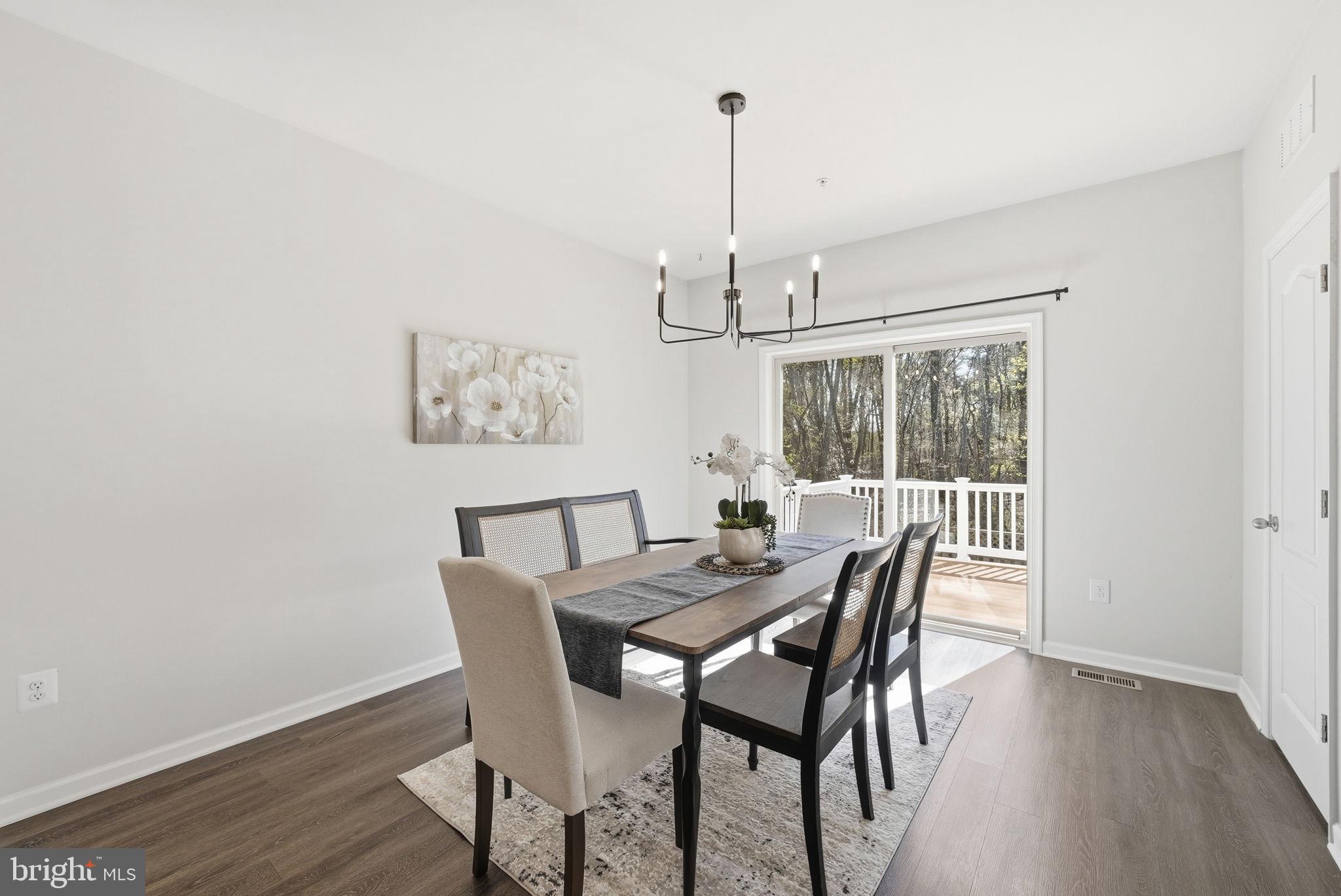 8219 HOLLOW COURT