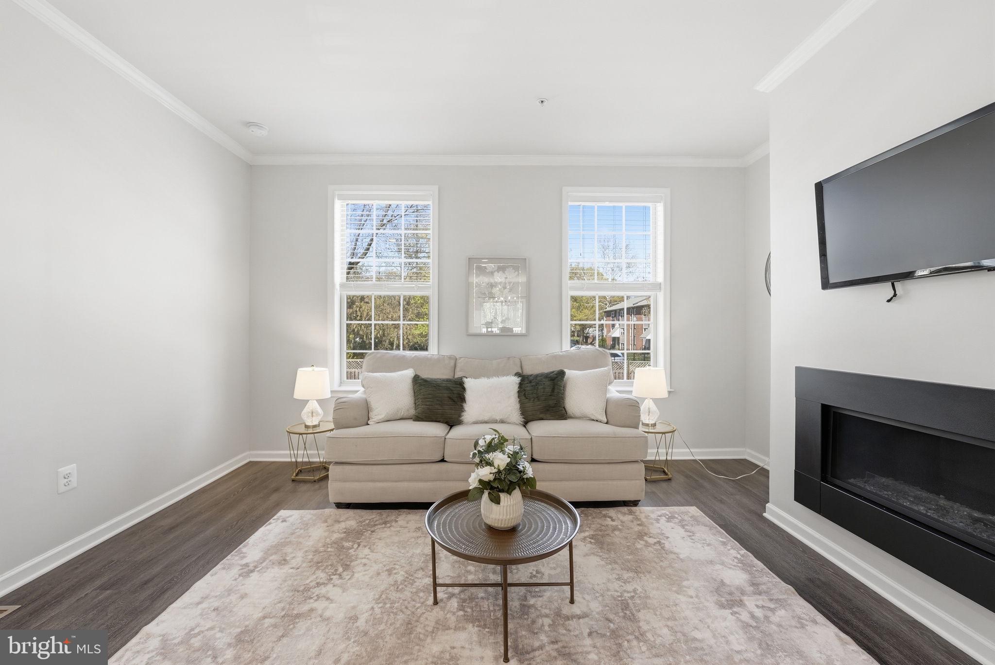8219 HOLLOW COURT