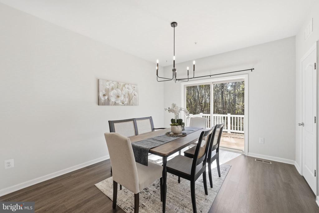 8219 HOLLOW COURT