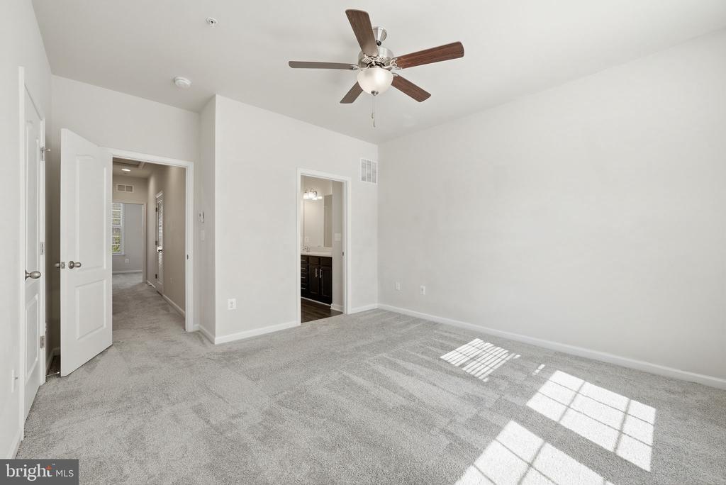 8219 HOLLOW COURT