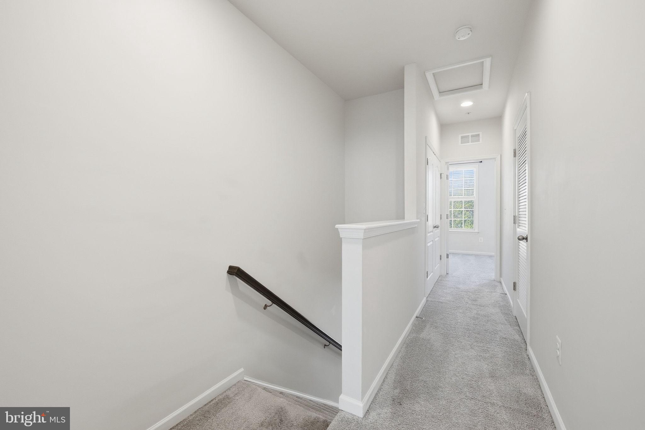 8219 HOLLOW COURT