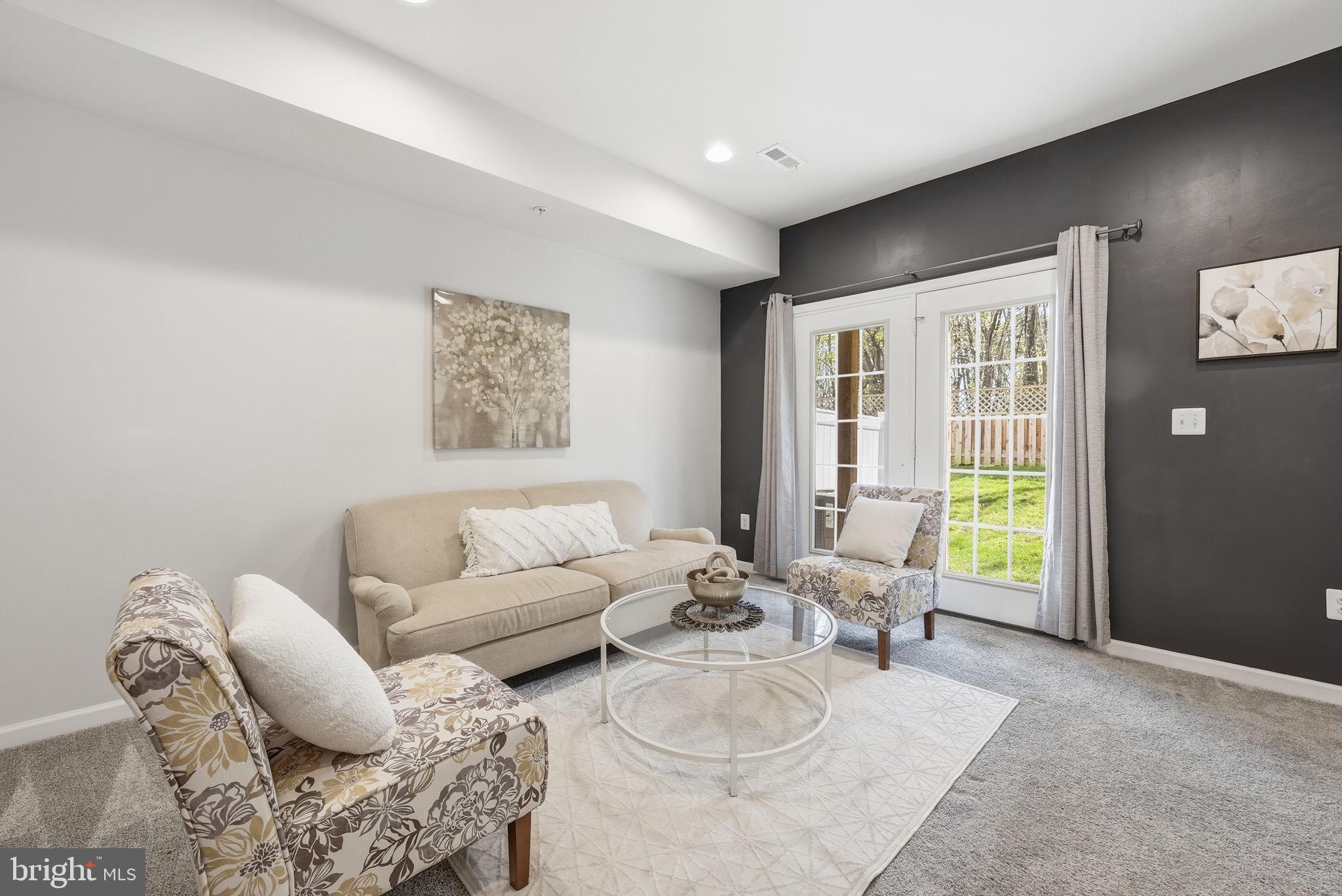 8219 HOLLOW COURT