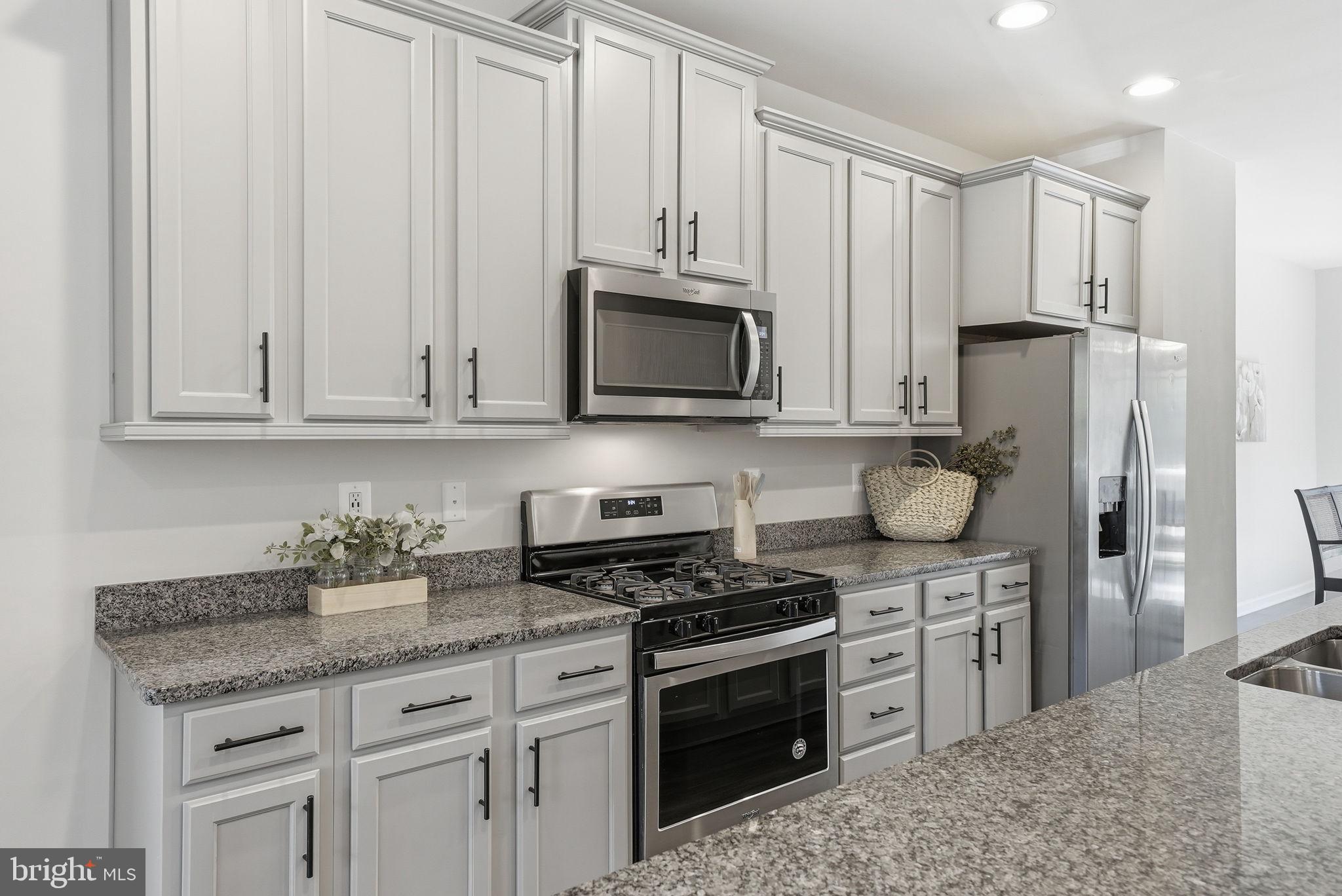 8219 HOLLOW COURT