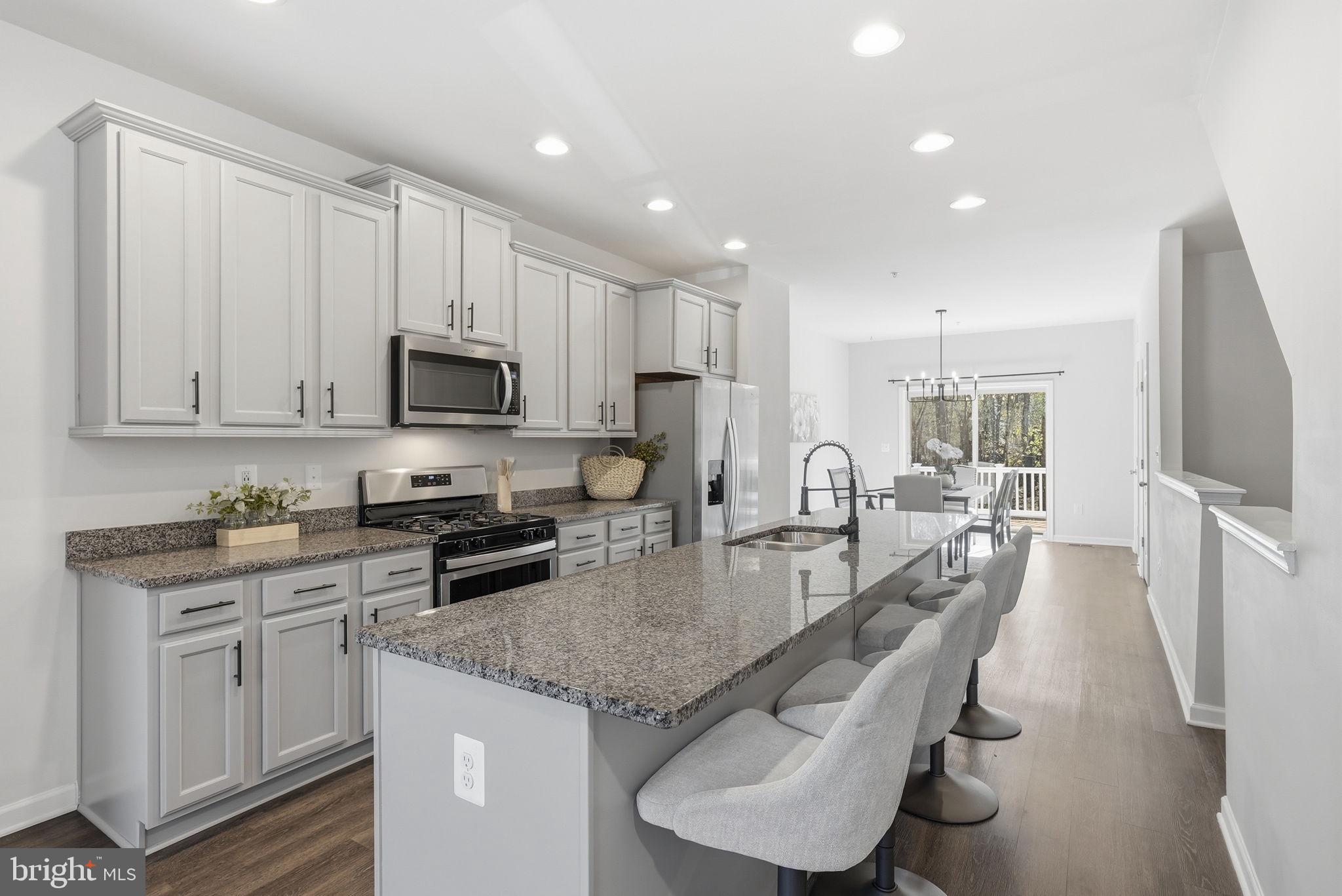 8219 HOLLOW COURT