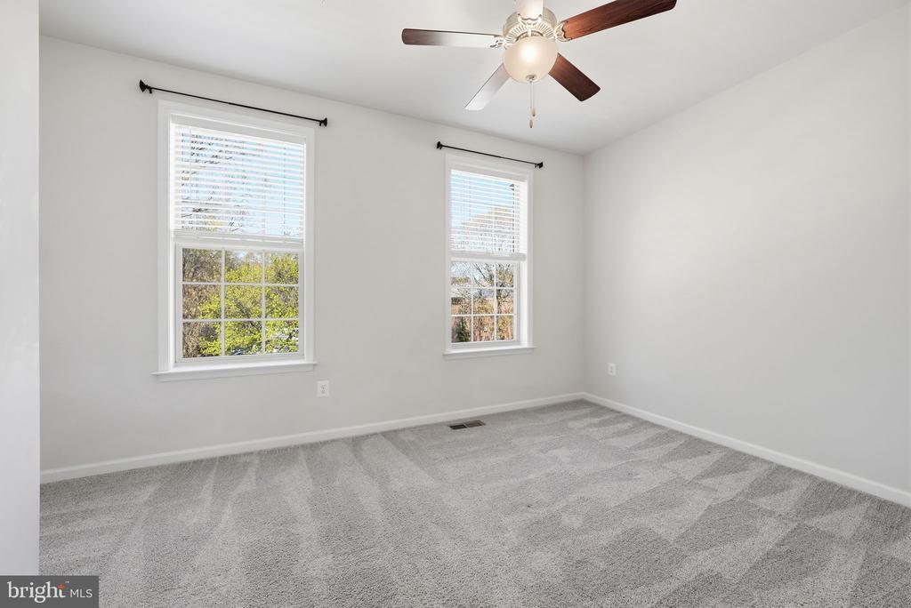8219 HOLLOW COURT