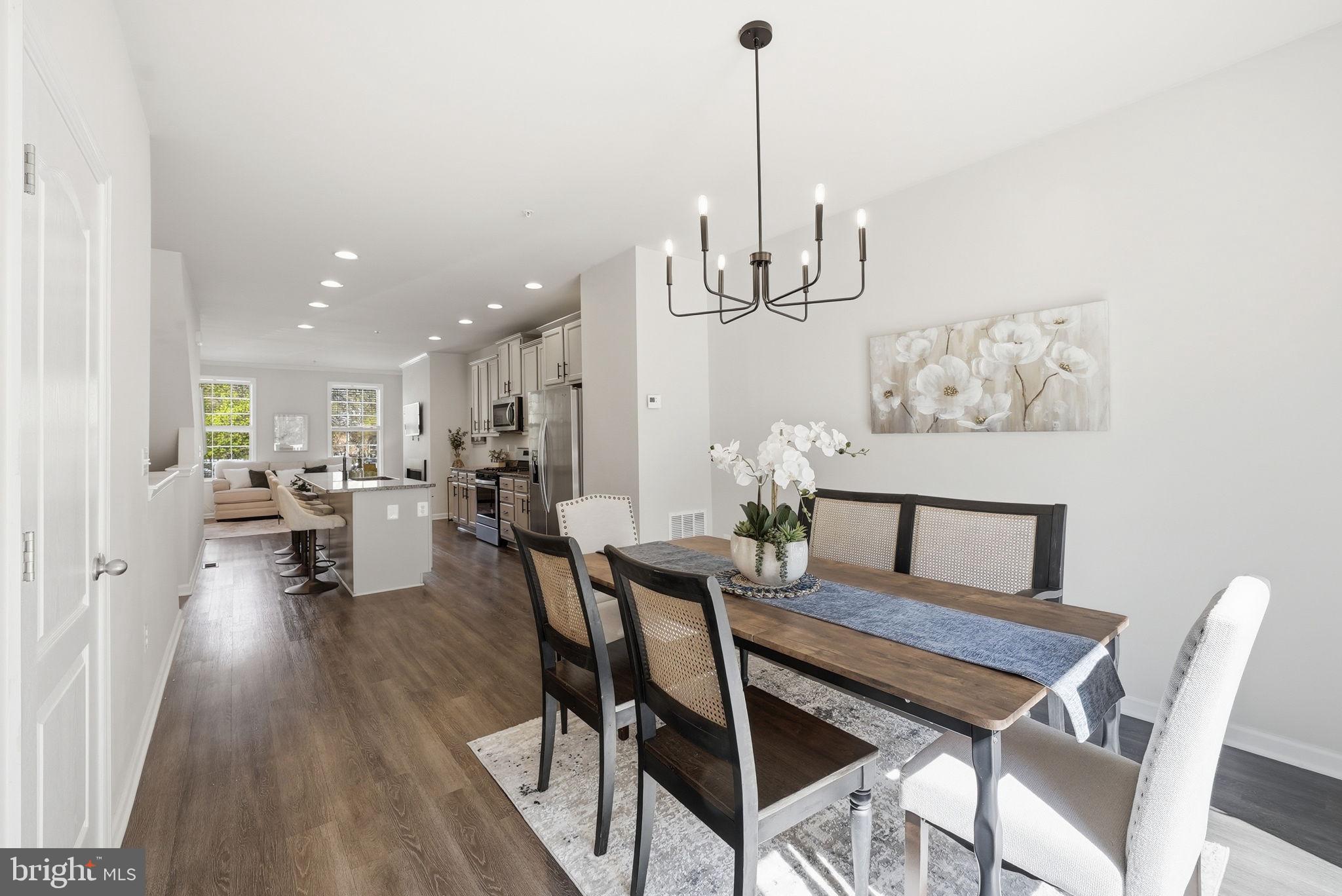 8219 HOLLOW COURT
