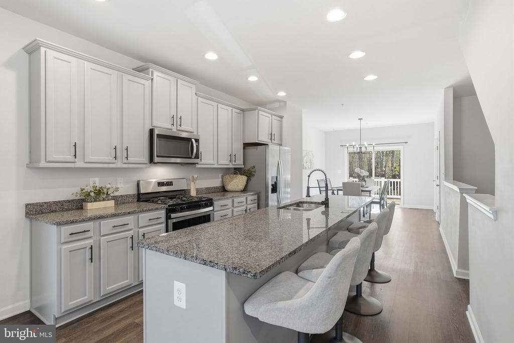 8219 HOLLOW COURT