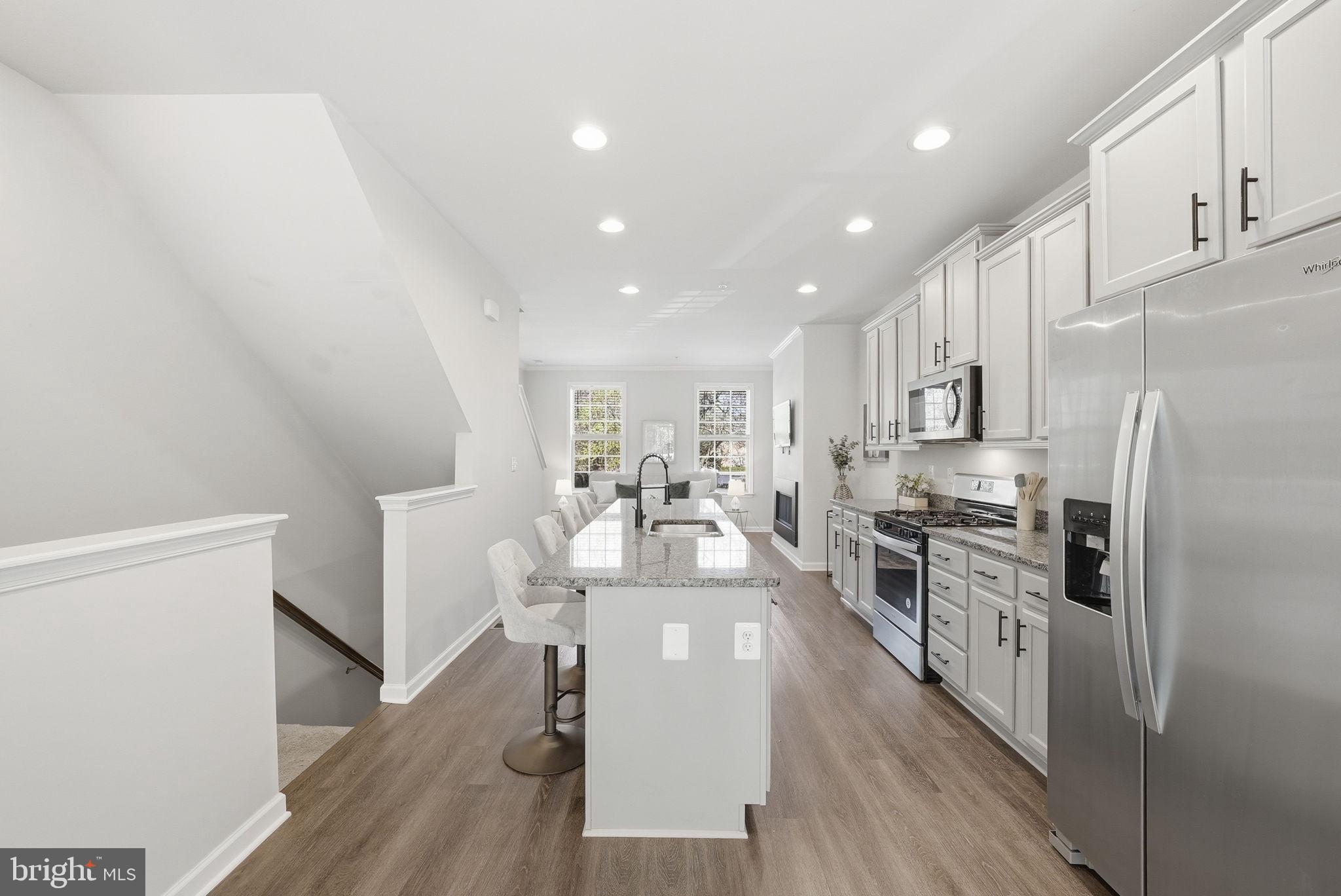 8219 HOLLOW COURT