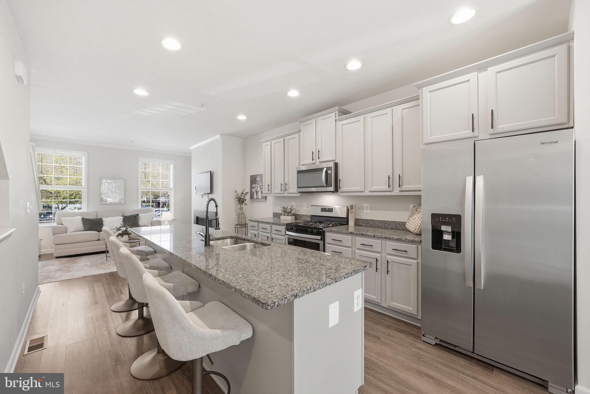 8219 HOLLOW COURT