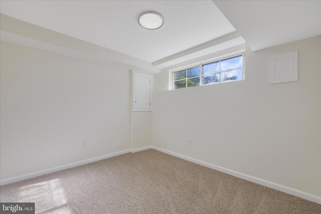 3341 PESCARA COURT