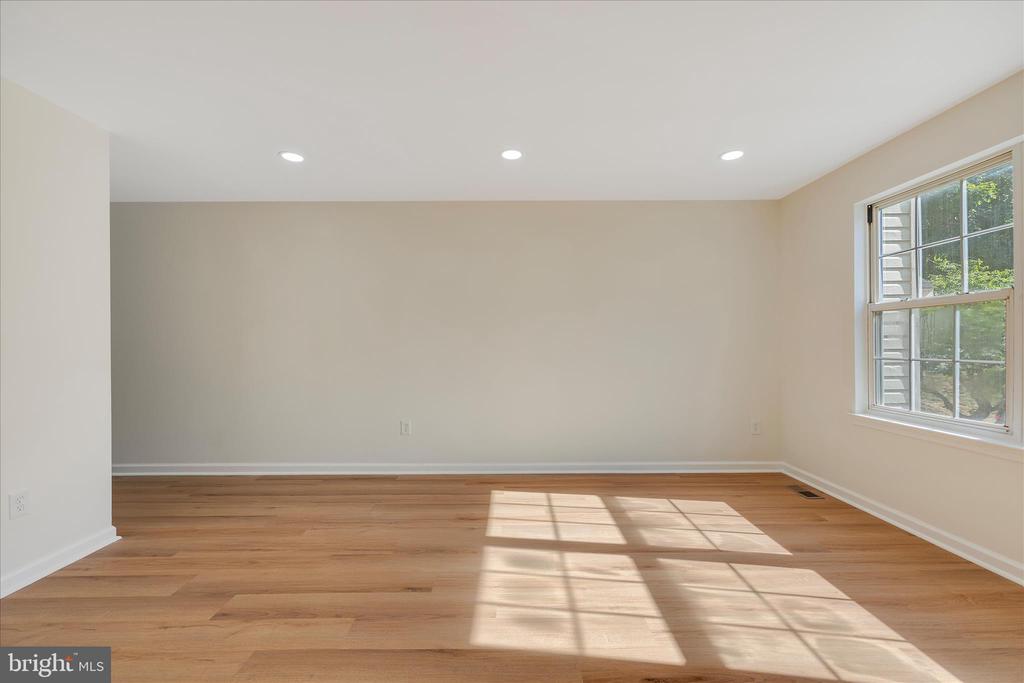 3341 PESCARA COURT