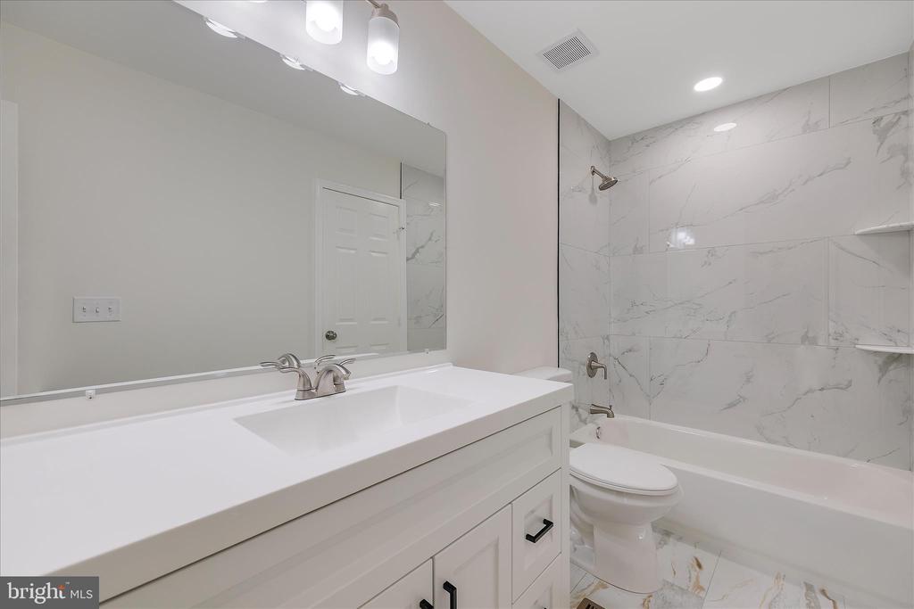 3341 PESCARA COURT