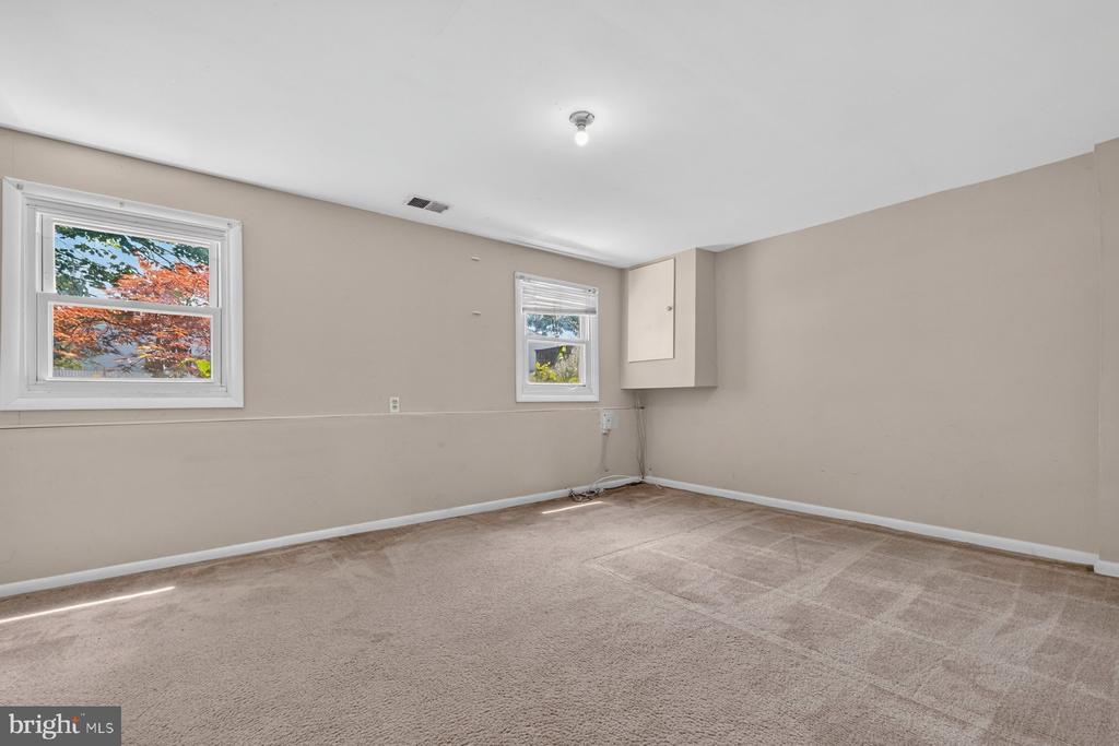 7738 NOTLEY ROAD