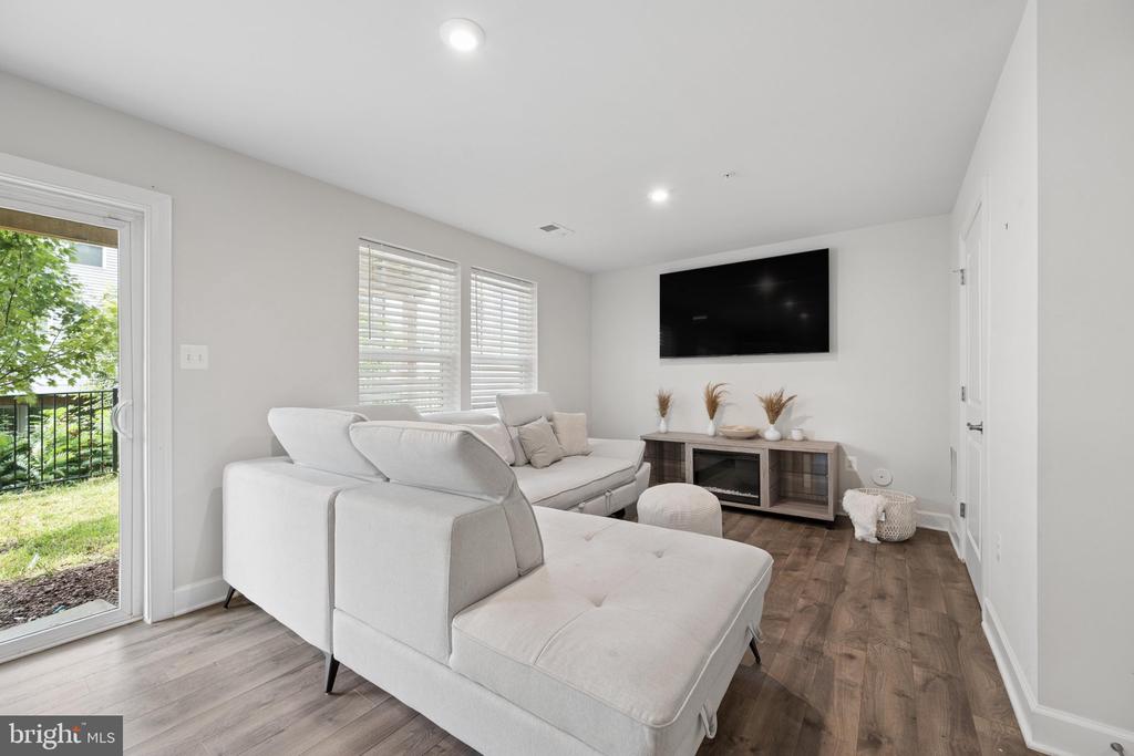 2159 OTTER CREEK CIRCLE