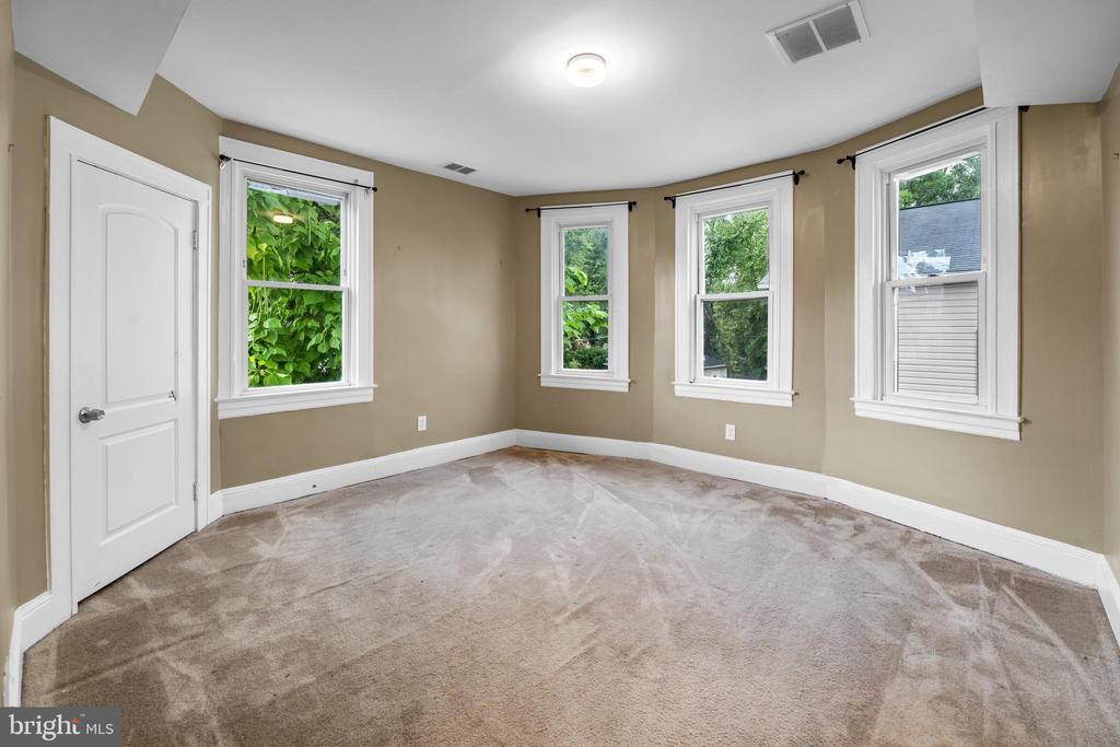 4307 Forest Park