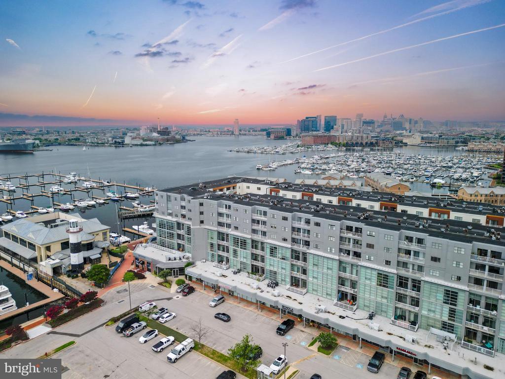 2772 LIGHTHOUSE PT E #402