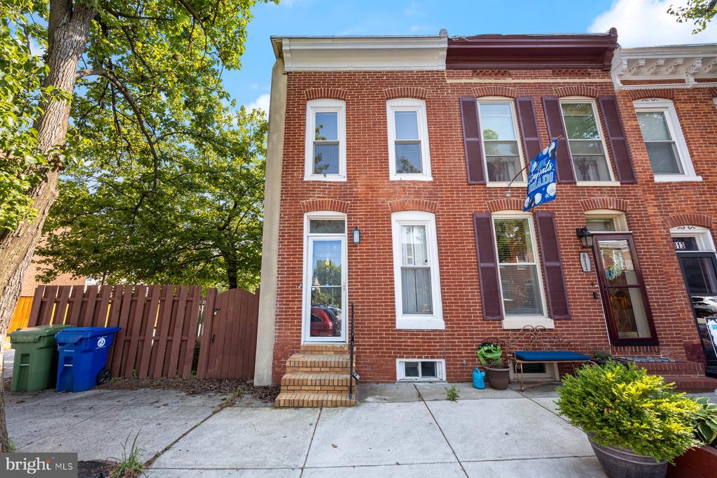 809 W BARRE ST