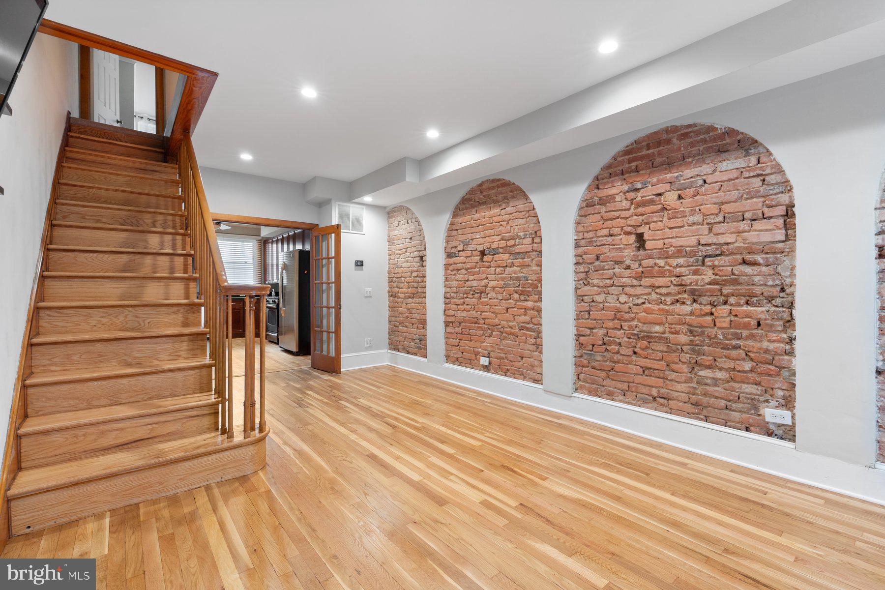 642 S LAKEWOOD AVENUE