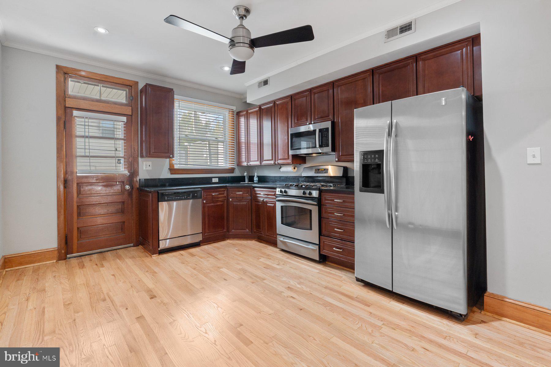 642 S LAKEWOOD AVENUE