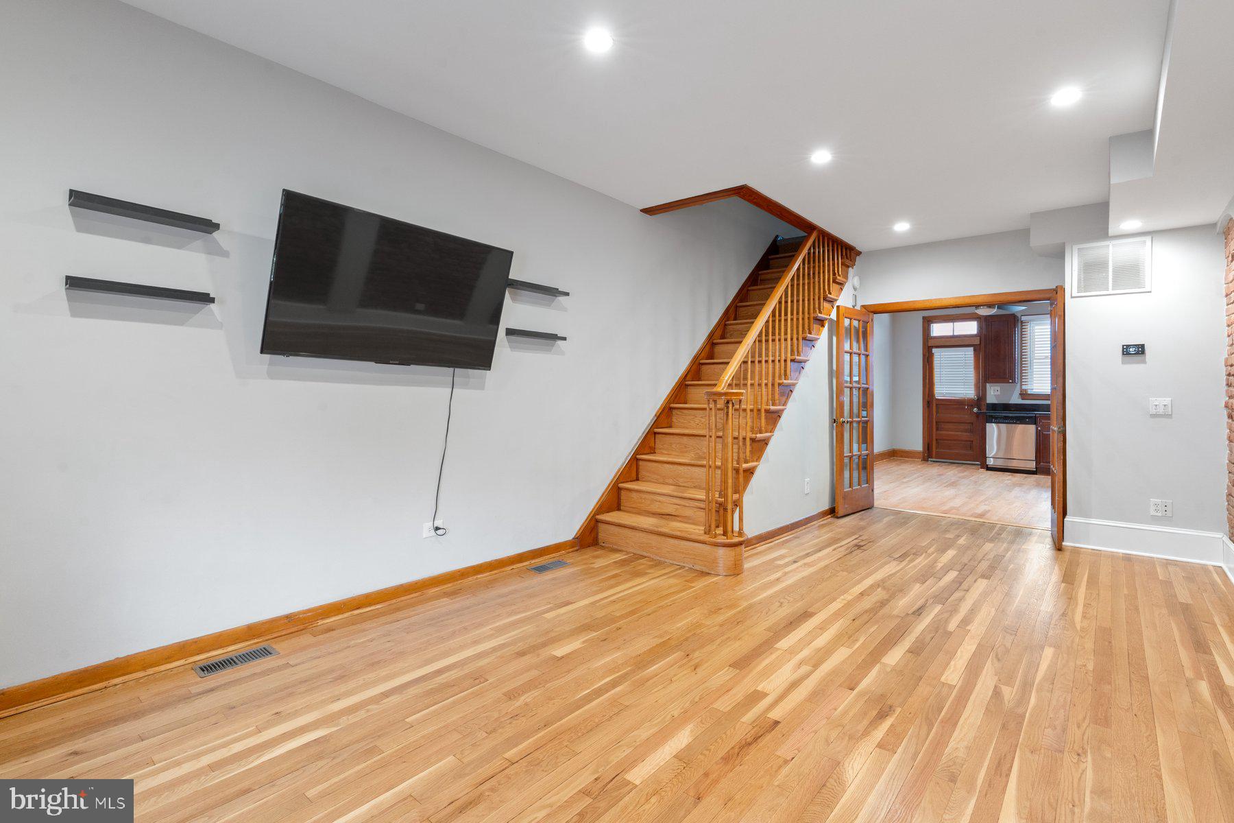 642 S LAKEWOOD AVENUE