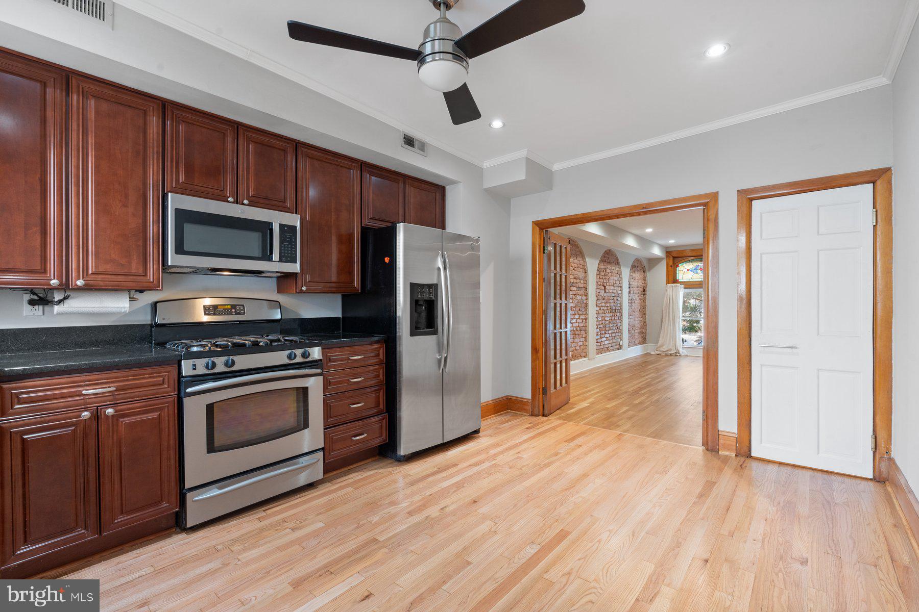 642 S LAKEWOOD AVENUE