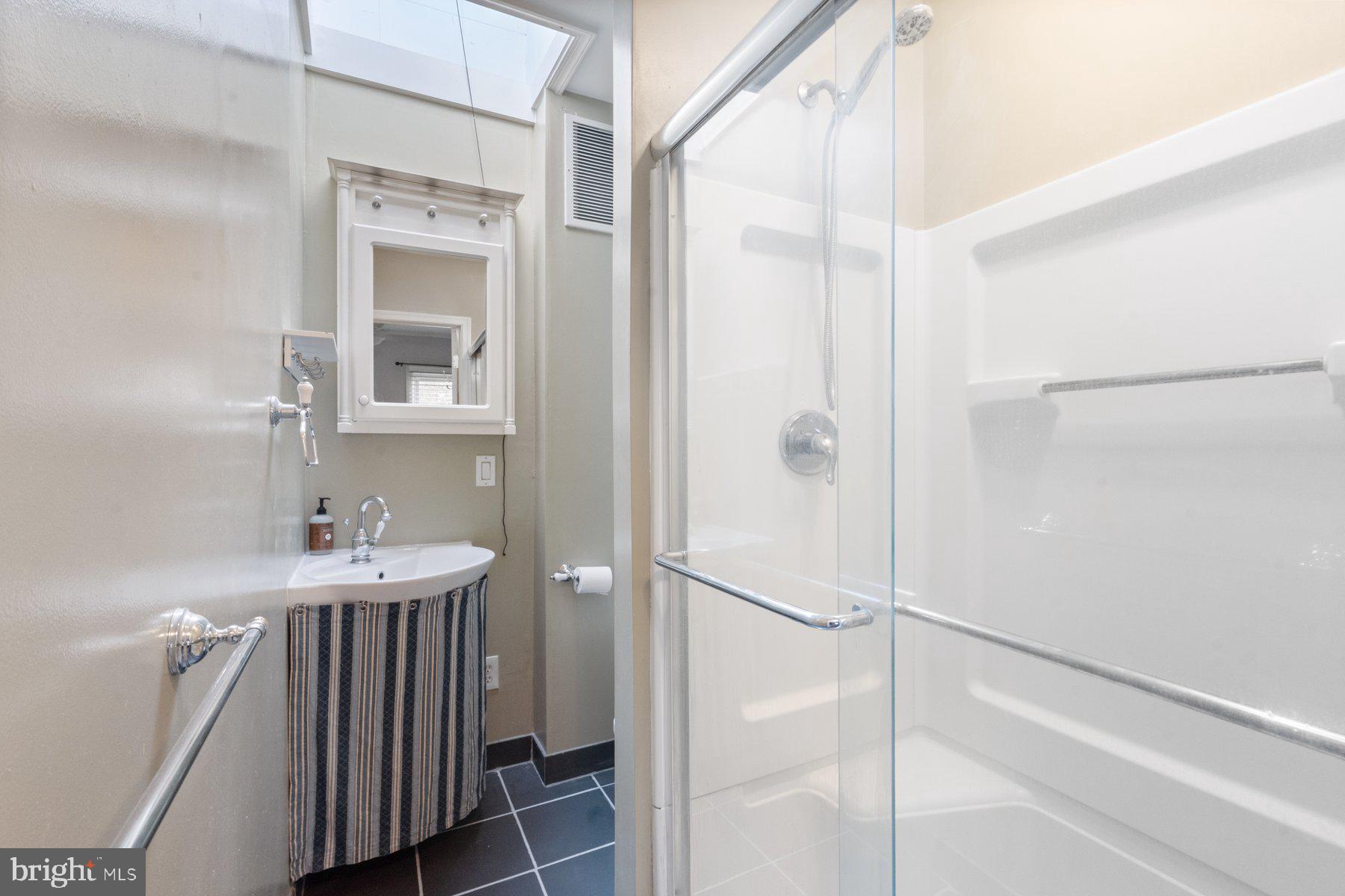 642 S LAKEWOOD AVENUE