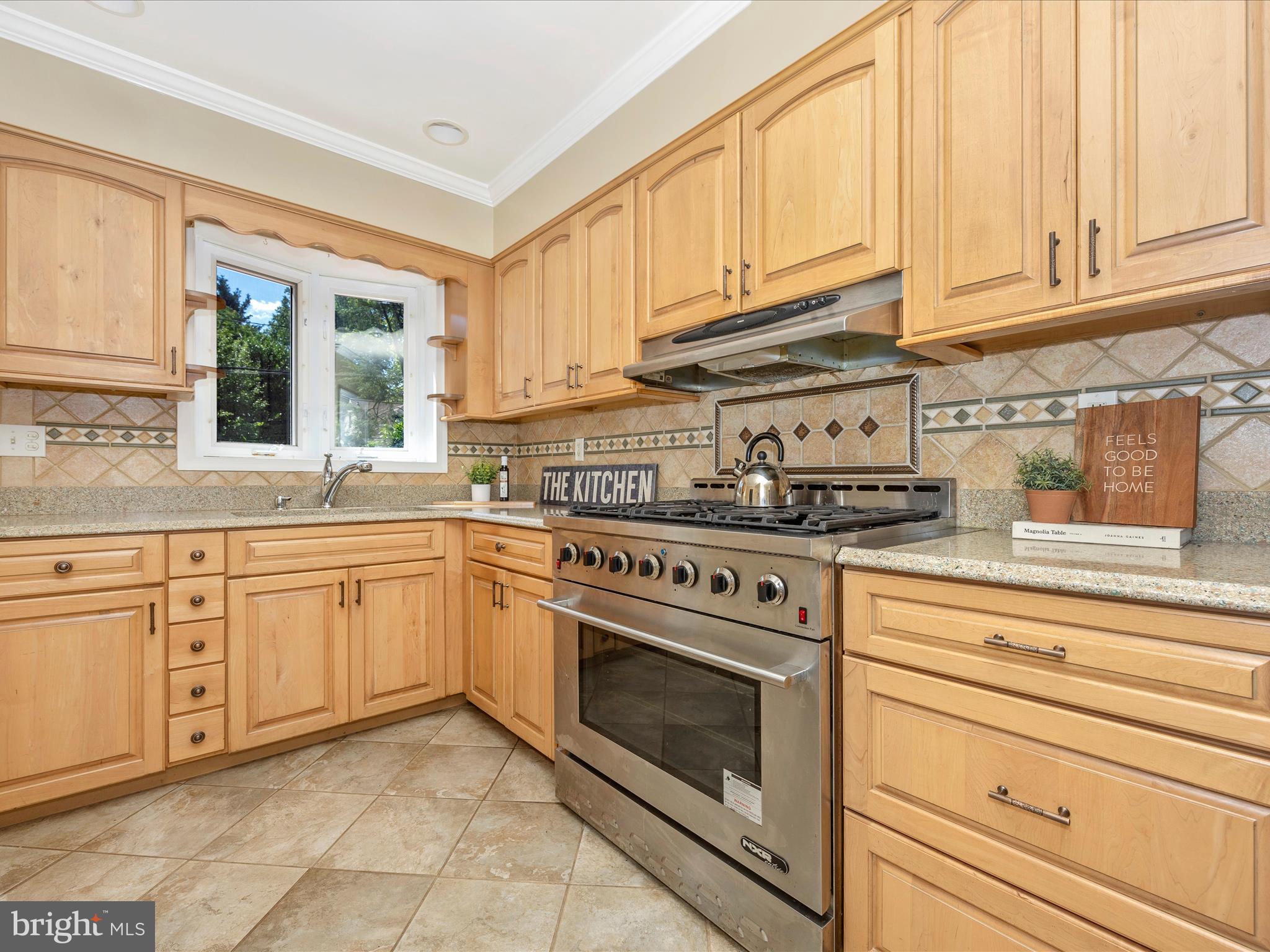 3715 Lochearn