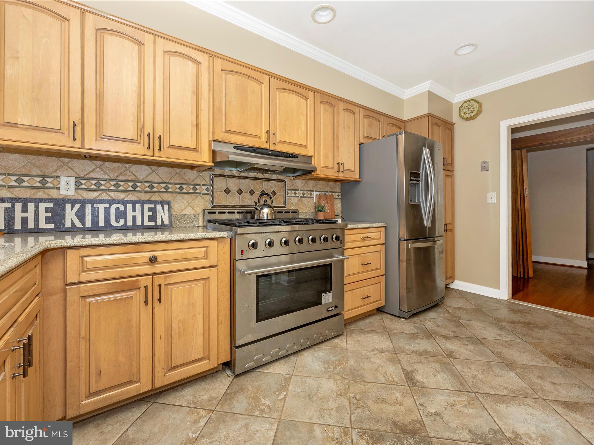 3715 Lochearn