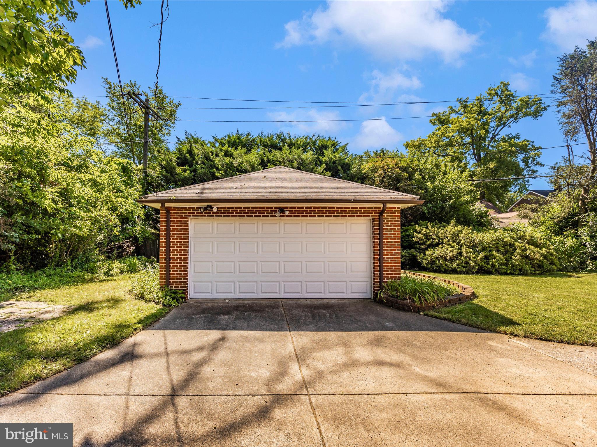 3715 Lochearn