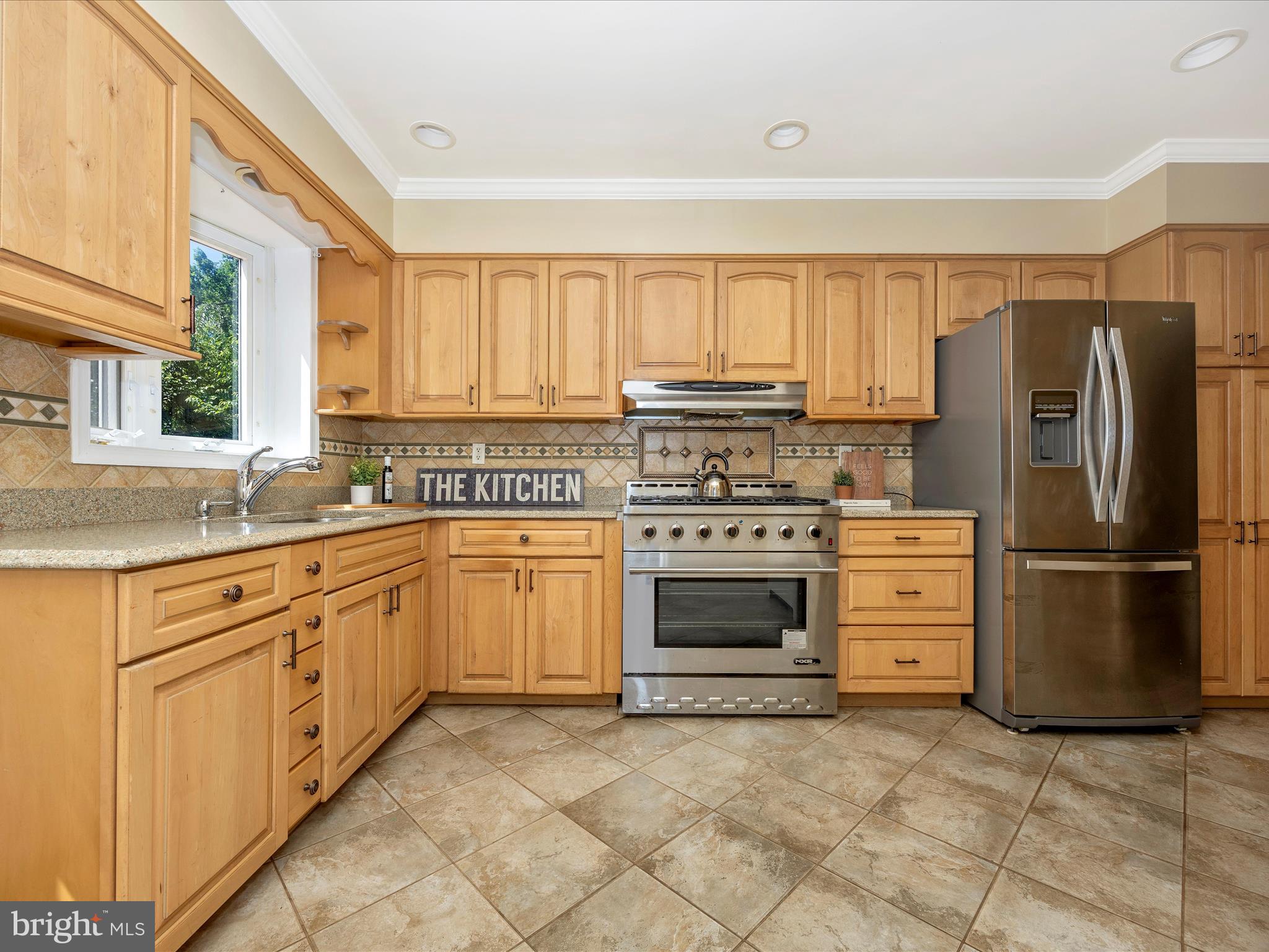 3715 Lochearn